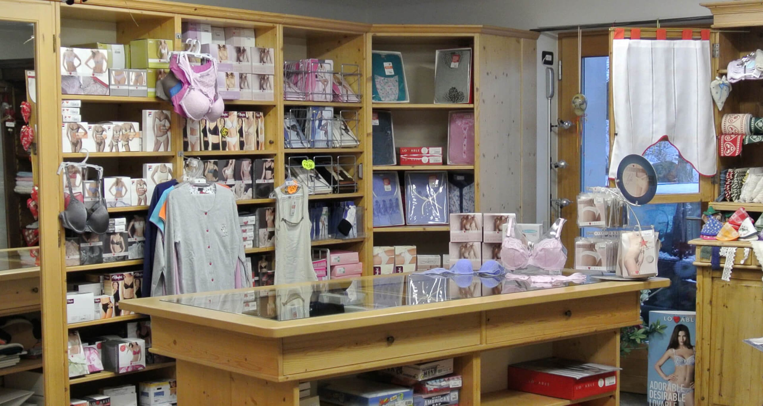 vendita intimo biancheria negozio